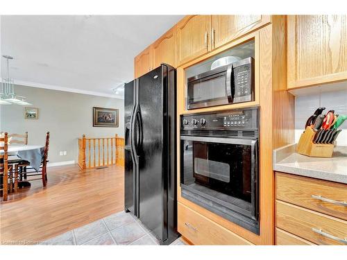 18-1030 Colborne Street E, Brantford, ON - Indoor Photo Showing Kitchen