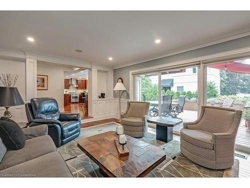 2428 Lakeshore Road, Burlington, ON - Indoor Photo Showing Living Room