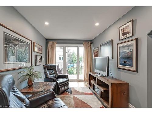 2428 Lakeshore Road, Burlington, ON - Indoor Photo Showing Living Room