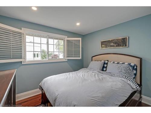 2428 Lakeshore Road, Burlington, ON - Indoor Photo Showing Bedroom