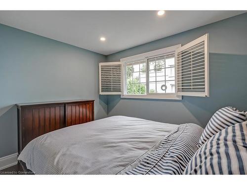 2428 Lakeshore Road, Burlington, ON - Indoor Photo Showing Bedroom