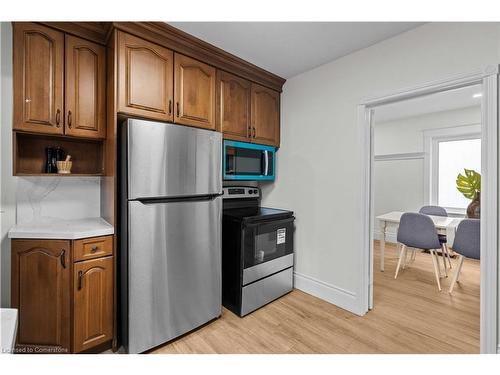 69 Roxborough Avenue, Hamilton, ON - Indoor Photo Showing Kitchen