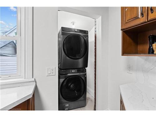 69 Roxborough Avenue, Hamilton, ON - Indoor Photo Showing Laundry Room