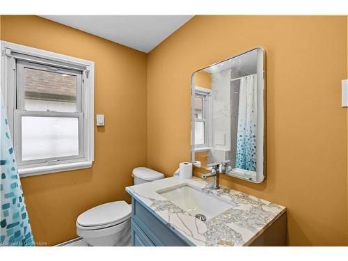 69 Roxborough Avenue, Hamilton, ON - Indoor Photo Showing Bathroom