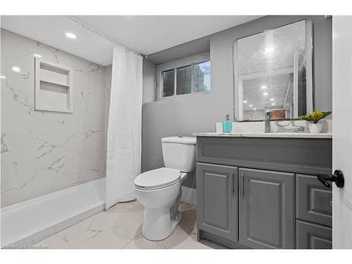 69 Roxborough Avenue, Hamilton, ON - Indoor Photo Showing Bathroom