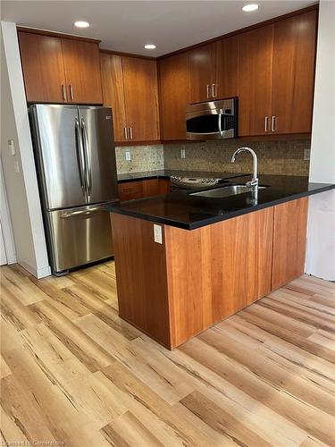 1308-551 Maple Avenue, Burlington, ON - Indoor Photo Showing Kitchen