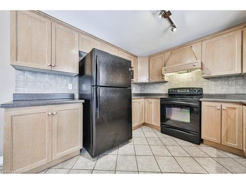 5380 Kindos Street, Burlington, ON - Indoor Photo Showing Kitchen