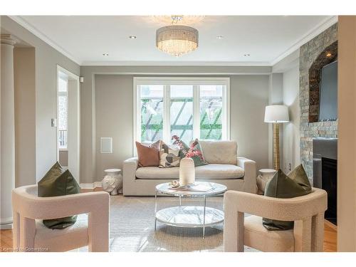 14 Evergreens Drive, Grimsby, ON - Indoor Photo Showing Living Room