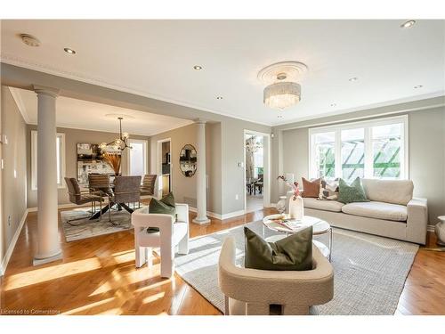 14 Evergreens Drive, Grimsby, ON - Indoor Photo Showing Living Room