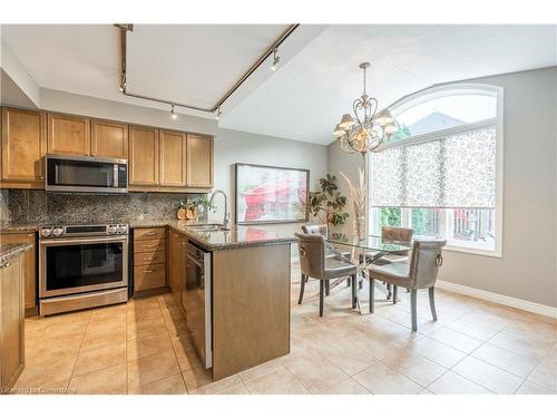 14 Evergreens Drive, Grimsby, ON - Indoor Photo Showing Kitchen