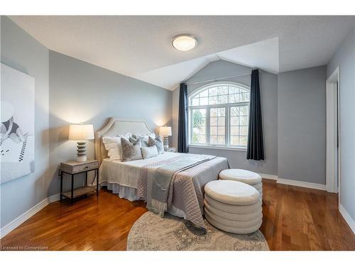 14 Evergreens Drive, Grimsby, ON - Indoor Photo Showing Bedroom