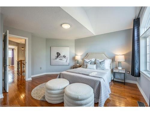 14 Evergreens Drive, Grimsby, ON - Indoor Photo Showing Bedroom