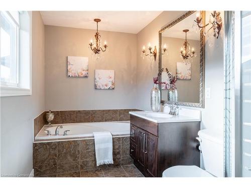 14 Evergreens Drive, Grimsby, ON - Indoor Photo Showing Bathroom