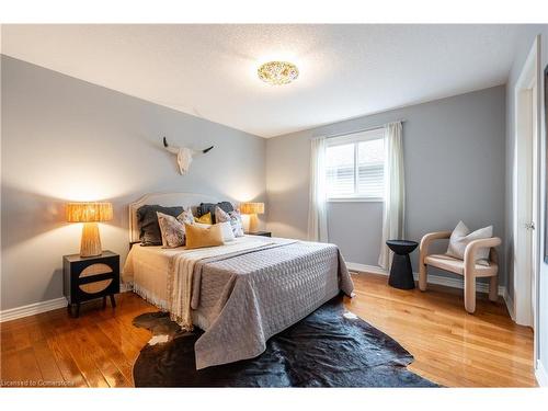 14 Evergreens Drive, Grimsby, ON - Indoor Photo Showing Bedroom