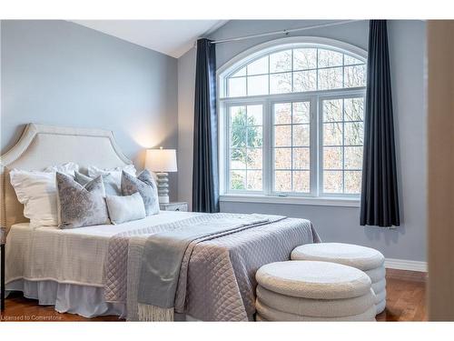 14 Evergreens Drive, Grimsby, ON - Indoor Photo Showing Bedroom