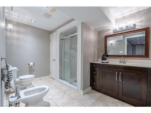 14 Evergreens Drive, Grimsby, ON - Indoor Photo Showing Bathroom