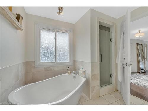 196 Amberly Boulevard, Ancaster, ON - Indoor Photo Showing Bathroom