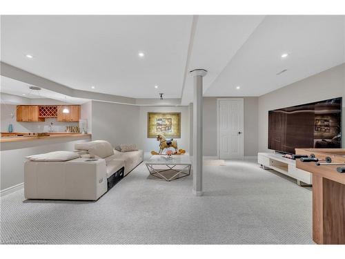 196 Amberly Boulevard, Ancaster, ON - Indoor Photo Showing Living Room