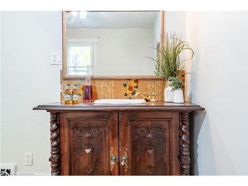 142 Bold Street, Hamilton, ON - Indoor Photo Showing Bathroom