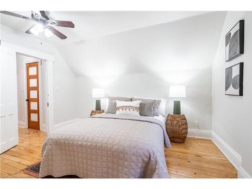 142 Bold Street, Hamilton, ON - Indoor Photo Showing Bedroom