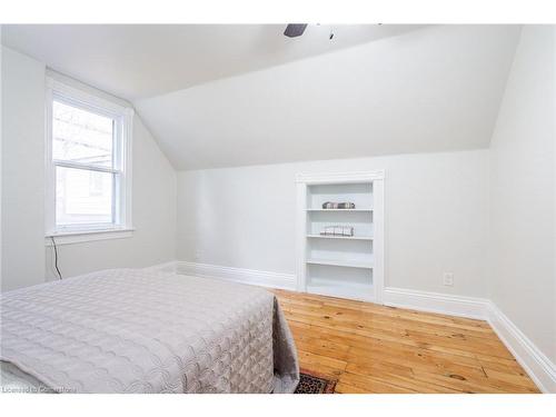 142 Bold Street, Hamilton, ON - Indoor Photo Showing Bedroom