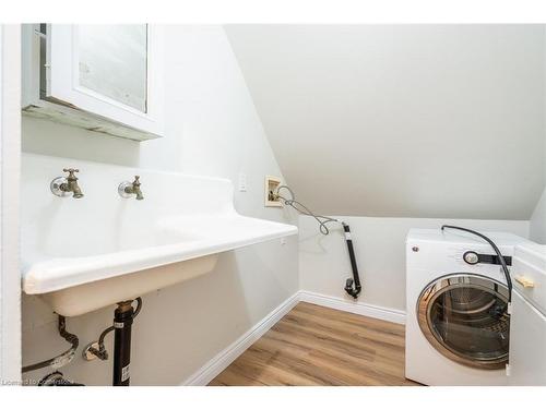 142 Bold Street, Hamilton, ON - Indoor Photo Showing Laundry Room