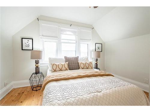 142 Bold Street, Hamilton, ON - Indoor Photo Showing Bedroom