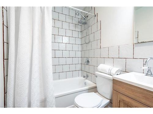 142 Bold Street, Hamilton, ON - Indoor Photo Showing Bathroom