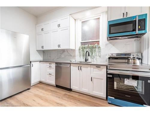 142 Bold Street, Hamilton, ON - Indoor Photo Showing Kitchen