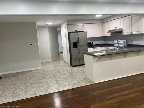 140 Windflower Drive, Kitchener, ON - Indoor Photo Showing Kitchen