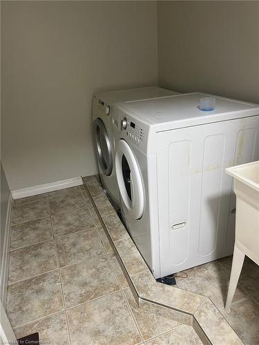 140 Windflower Drive, Kitchener, ON - Indoor Photo Showing Laundry Room