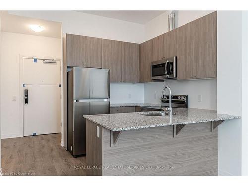 512-460 Gordon Krantz Avenue, Milton, ON - Indoor Photo Showing Kitchen