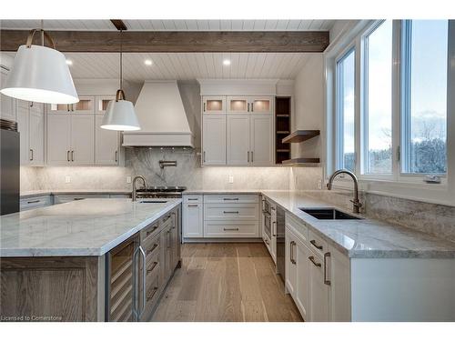 941 Old Mohawk Road, Ancaster, ON - Indoor Photo Showing Kitchen With Upgraded Kitchen