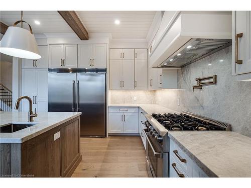 941 Old Mohawk Road, Ancaster, ON - Indoor Photo Showing Kitchen With Upgraded Kitchen