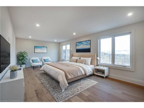 941 Old Mohawk Road, Ancaster, ON - Indoor Photo Showing Bedroom