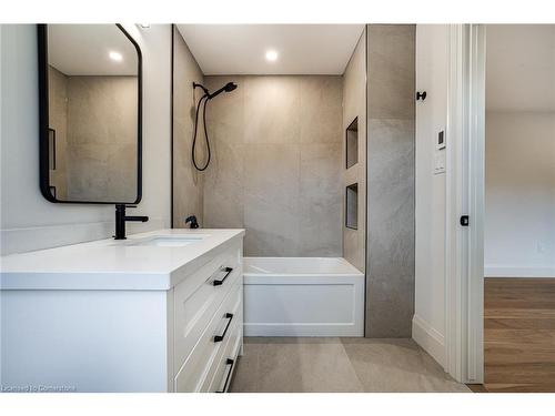 941 Old Mohawk Road, Ancaster, ON - Indoor Photo Showing Bathroom