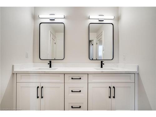 941 Old Mohawk Road, Ancaster, ON - Indoor Photo Showing Bathroom