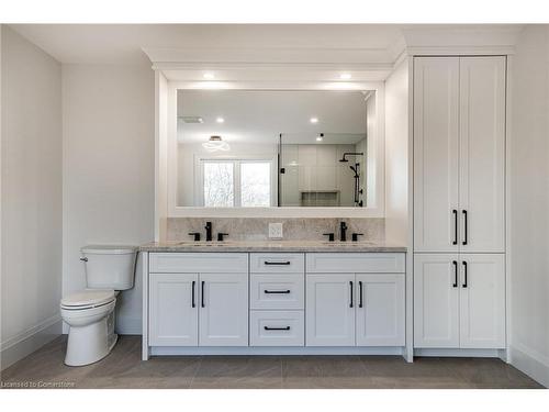 941 Old Mohawk Road, Ancaster, ON - Indoor Photo Showing Bathroom