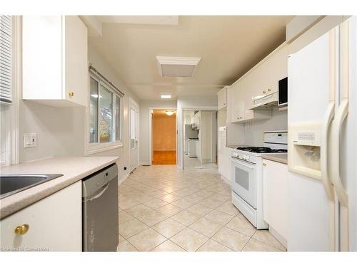 1 Cherrylane Drive, St. Catharines, ON - Indoor Photo Showing Kitchen