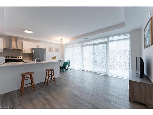 322-1 Redfern Avenue, Hamilton, ON - Indoor Photo Showing Kitchen