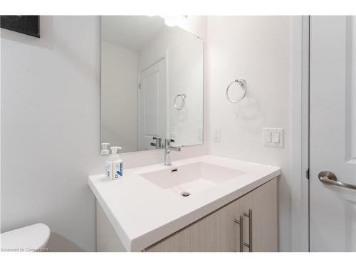 322-1 Redfern Avenue, Hamilton, ON - Indoor Photo Showing Bathroom