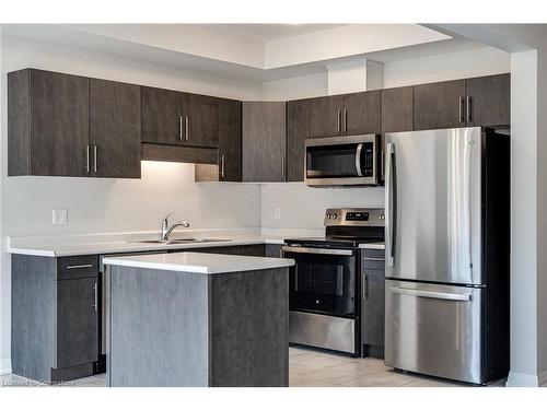 92-4552 Portage Avenue, Niagara Falls, ON - Indoor Photo Showing Kitchen With Double Sink With Upgraded Kitchen