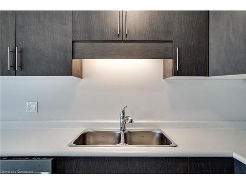 92-4552 Portage Avenue, Niagara Falls, ON - Indoor Photo Showing Kitchen With Double Sink