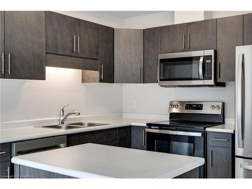 92-4552 Portage Road, Niagara Falls, ON - Indoor Photo Showing Kitchen With Double Sink With Upgraded Kitchen