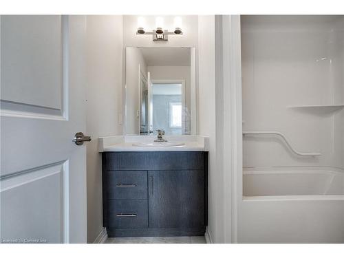 92-4552 Portage Road, Niagara Falls, ON - Indoor Photo Showing Bathroom