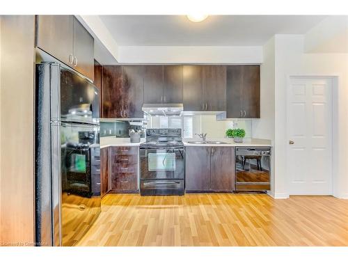 118-3050 Erin Centre Boulevard, Mississauga, ON - Indoor Photo Showing Kitchen