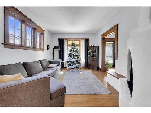 23 Groff Street, Simcoe, ON - Indoor Photo Showing Living Room