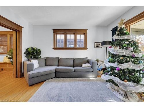 23 Groff Street, Simcoe, ON - Indoor Photo Showing Living Room