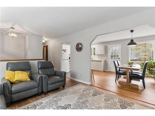 1010 Well Street, Wilberforce, ON - Indoor Photo Showing Living Room