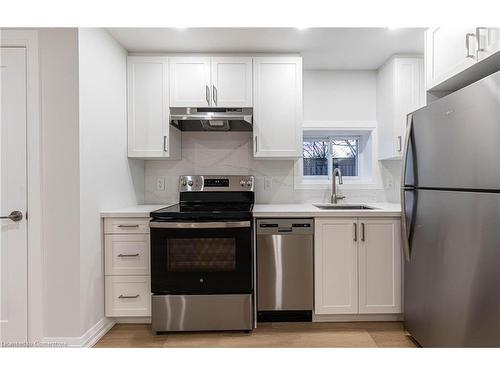 3-118 Burrwood Drive, Hamilton, ON - Indoor Photo Showing Kitchen